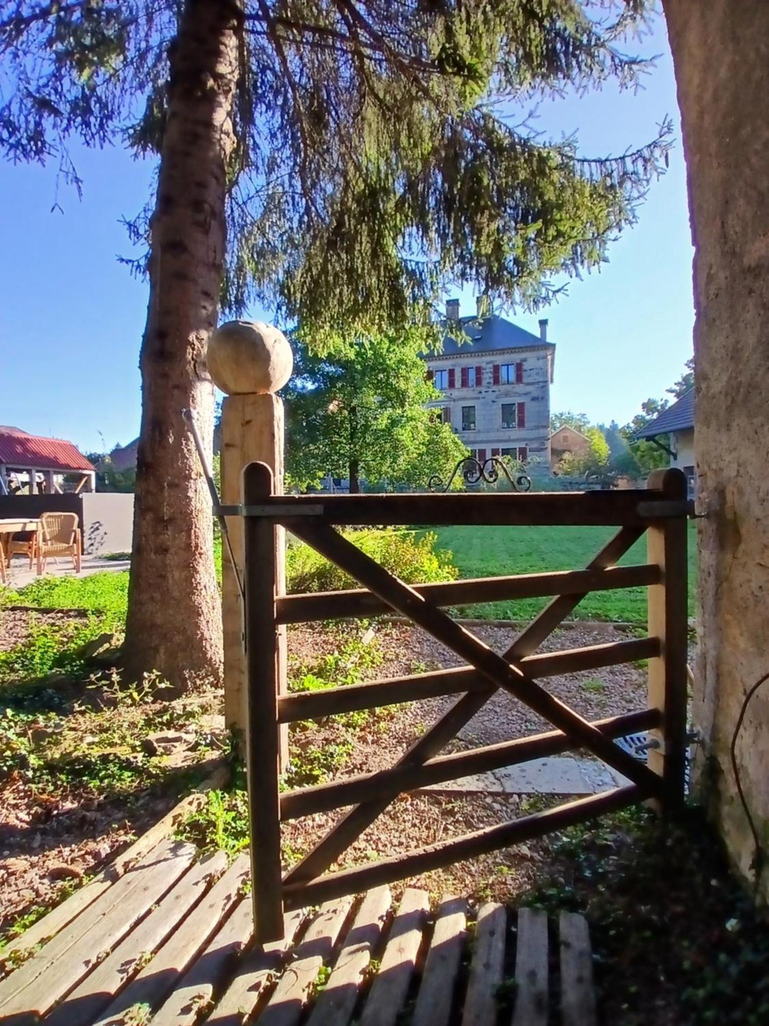Manoir La Cerise Bed & Breakfast Fougerolles-Saint-Valbert Ngoại thất bức ảnh